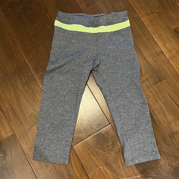 Sweaty Betty Cropped Gray Leggings - Picture 1 of 2